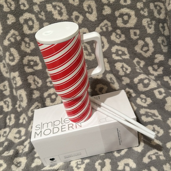 Simple Modern TREK 40oz Tumbler Holiday TREKMAS Collection In Candy Cane 🥰😍 - Picture 10 of 17